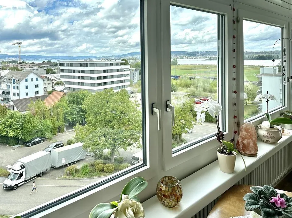 3 1/2-Zimmer-Wohnung im 5. OG an sehr sonniger Seeblicklage mit Gem... – Foto 14 von 27