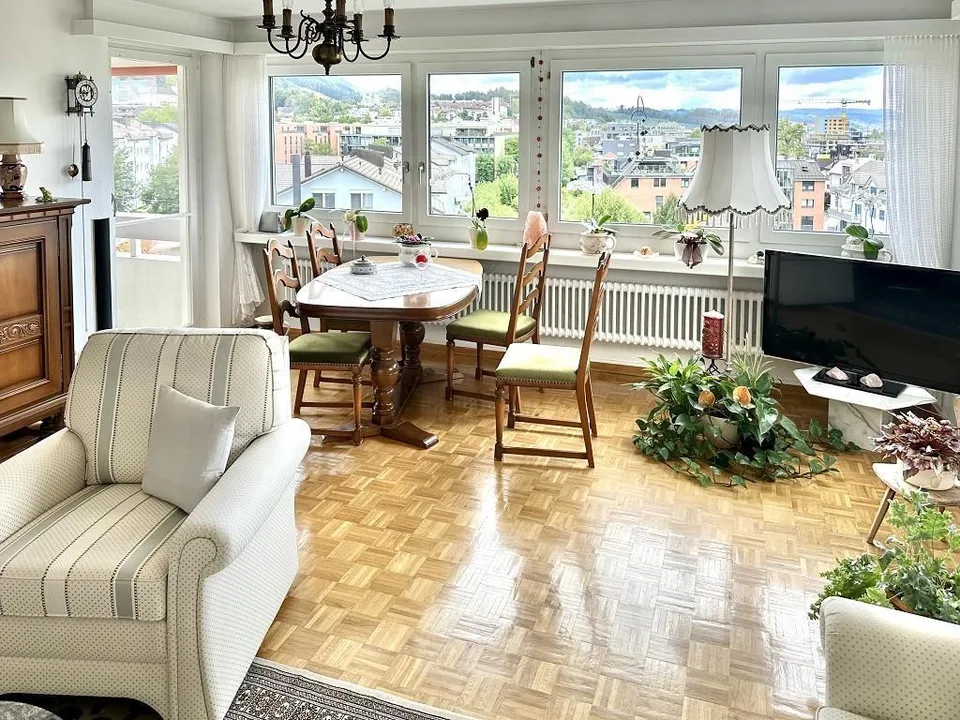 3 1/2-Zimmer-Wohnung im 5. OG an sehr sonniger Seeblicklage mit Gem... – Foto 2 von 27