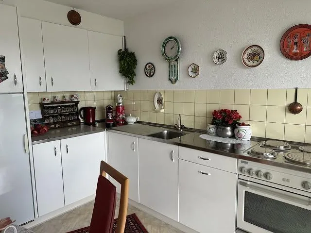 3 1/2-Zimmer-Wohnung im 5. OG an sehr sonniger Seeblicklage mit Gem... – Foto 8 von 27
