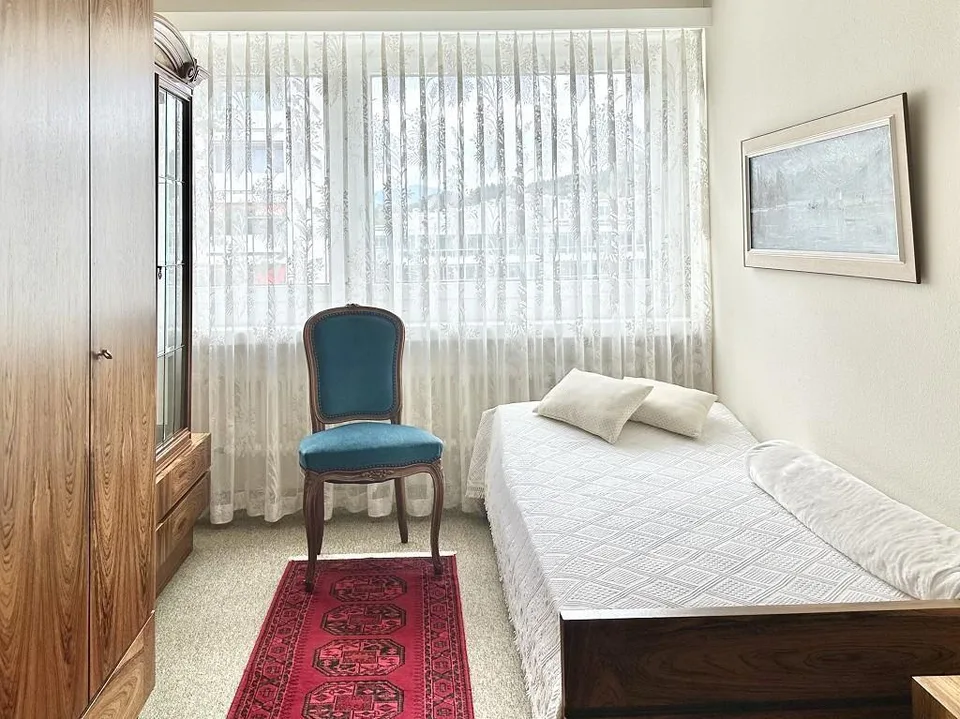 3 1/2-Zimmer-Wohnung im 5. OG an sehr sonniger Seeblicklage mit Gem... – Foto 10 von 27