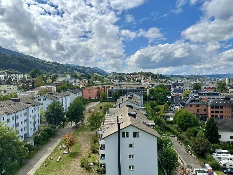3 1/2-Zimmer-Wohnung im 5. OG an sehr sonniger Seeblicklage mit Gem... – Foto 17 von 27