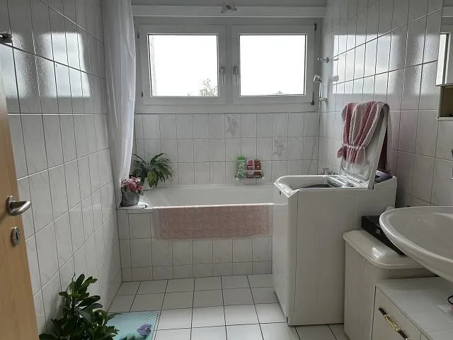 3 1/2-Zimmer-Wohnung im 5. OG an sehr sonniger Seeblicklage mit Gem... – Foto 11 von 27