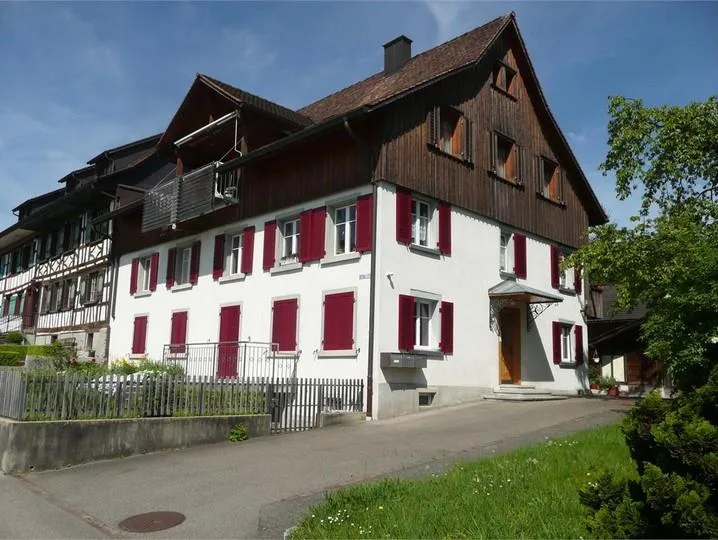 4,5 Zimmer Wohnung, Balkon, zentrale Lage