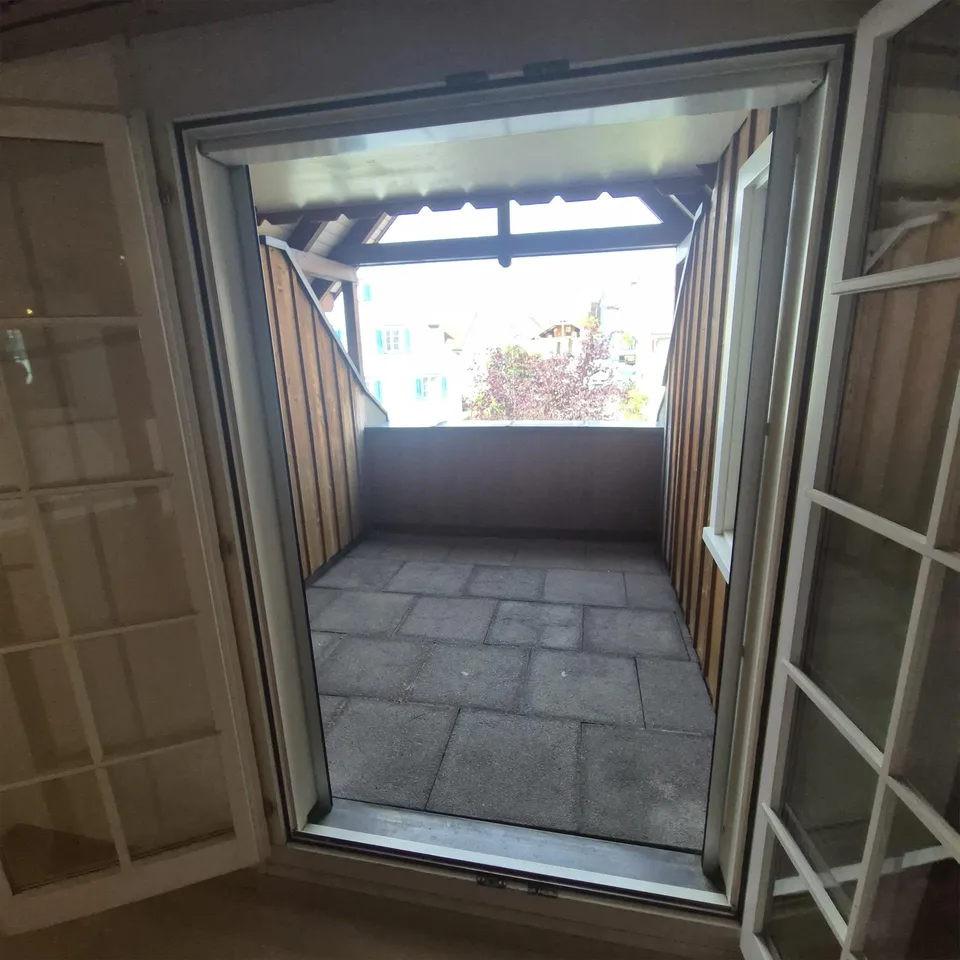 Charmante 2.5-Zimmer-Wohnung mit Dachbalkon im Zentrum von Mörschwl