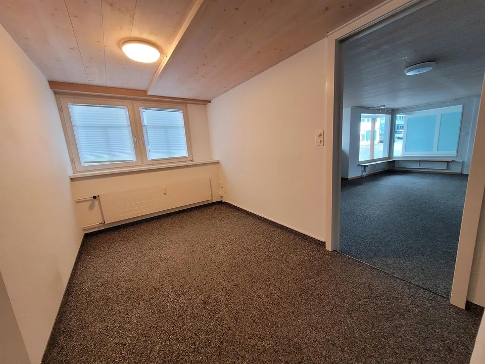 Grosszügige 6-Zimmer-Büro oder Fabrikationsräume in zentraler Lage – Foto 2 von 24