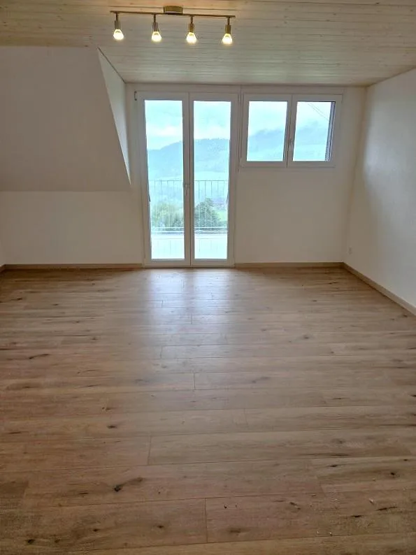 8 1/2 - Zimmer Attikawohnung an ruhiger und idyllischer Wohnlage