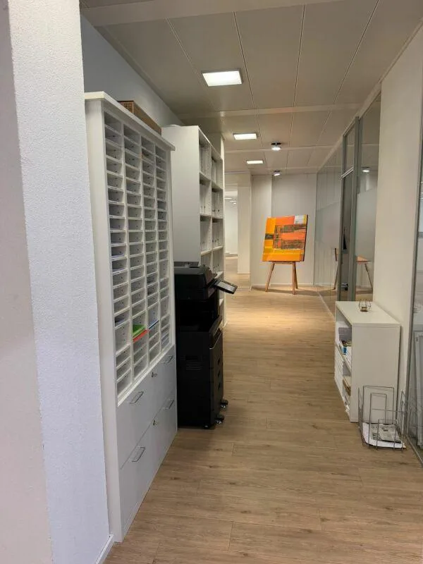 Bureau lumineux dans un emplacement central à St-Gall avec une façade vitrine attractive – photo 5 sur 6