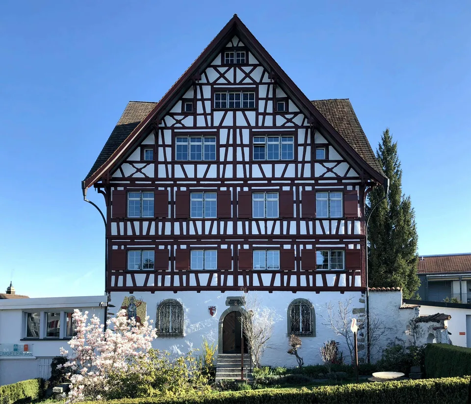 Exklusives Wohnen im historischen Riegelbau in Andwil SG