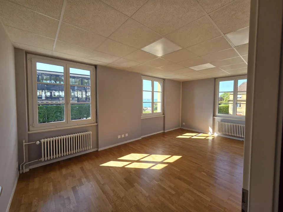 Bel espace de bureau spacieux en gare de Neuchâtel – photo 3 sur 7