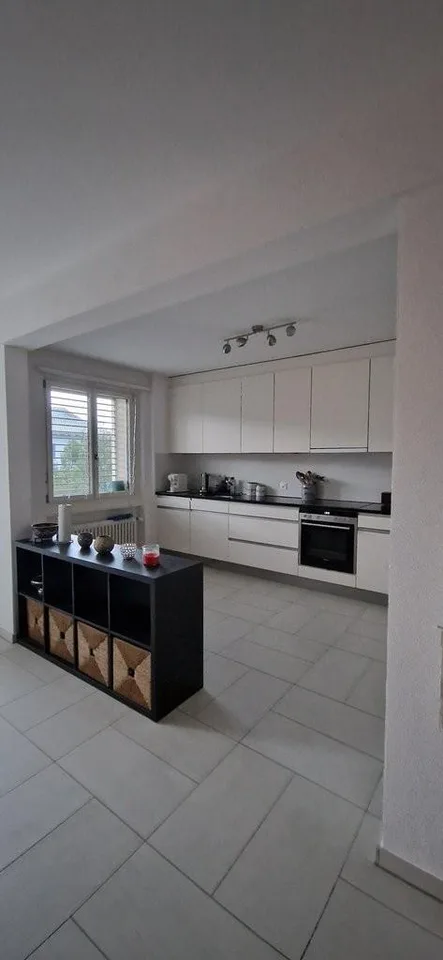 Zentrales modernes Wohnen in Tageslicht durchfluteten Wohnung – Foto 2 von 6