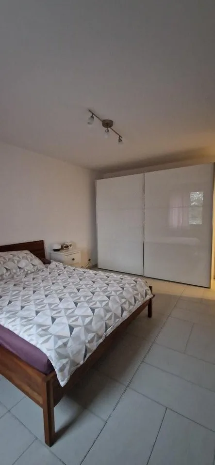 Zentrales modernes Wohnen in Tageslicht durchfluteten Wohnung – Foto 6 von 6