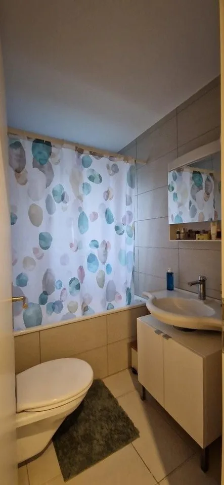 Zentrales modernes Wohnen in Tageslicht durchfluteten Wohnung – Foto 3 von 6