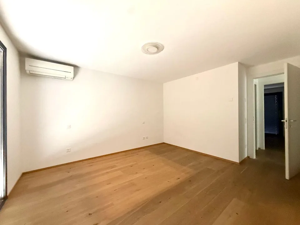 Appartamento di lusso di 4,5 locali con giardino – photo 4 sur 7