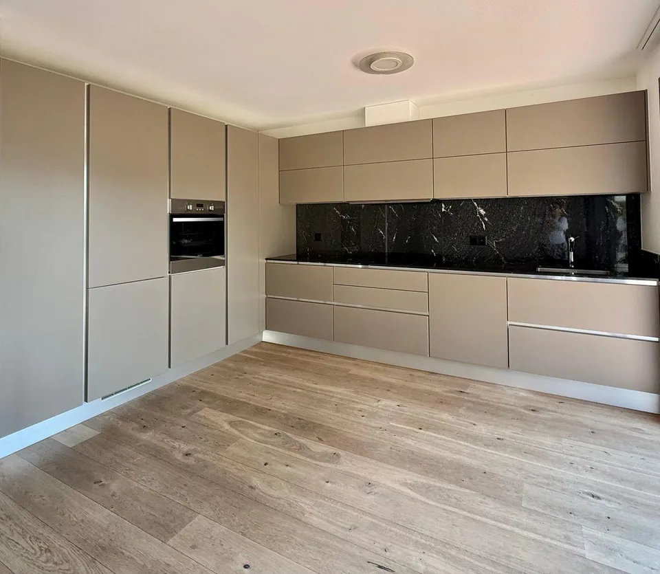 Appartamento di lusso di 4,5 locali con giardino – photo 2 sur 7