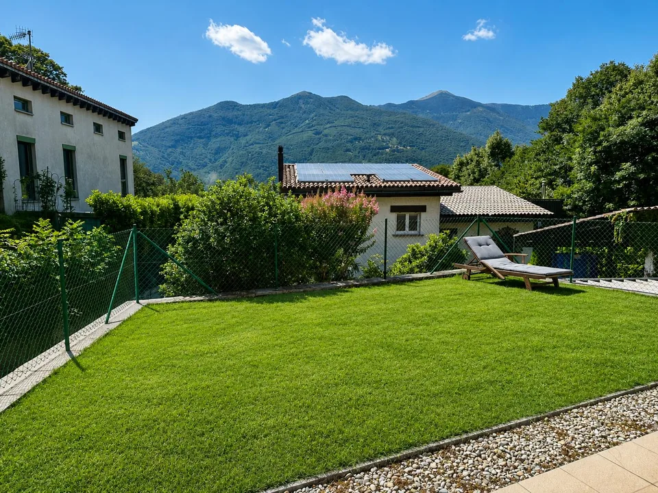 Ampia villa immersa nel verde a Vaglio – photo 3 of 17