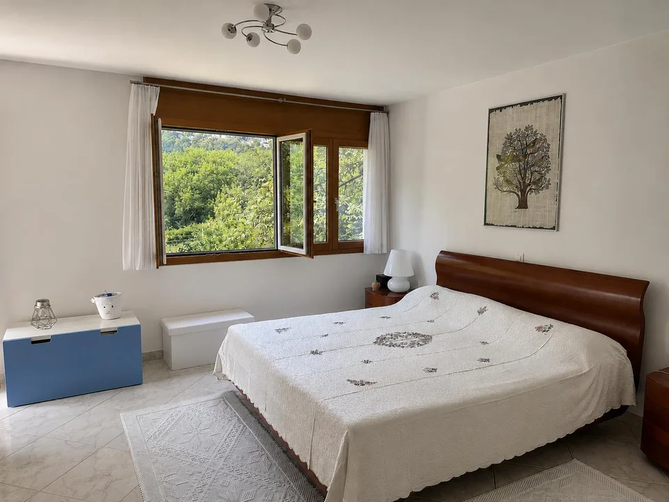 Ampia villa immersa nel verde a Vaglio – photo 12 of 17