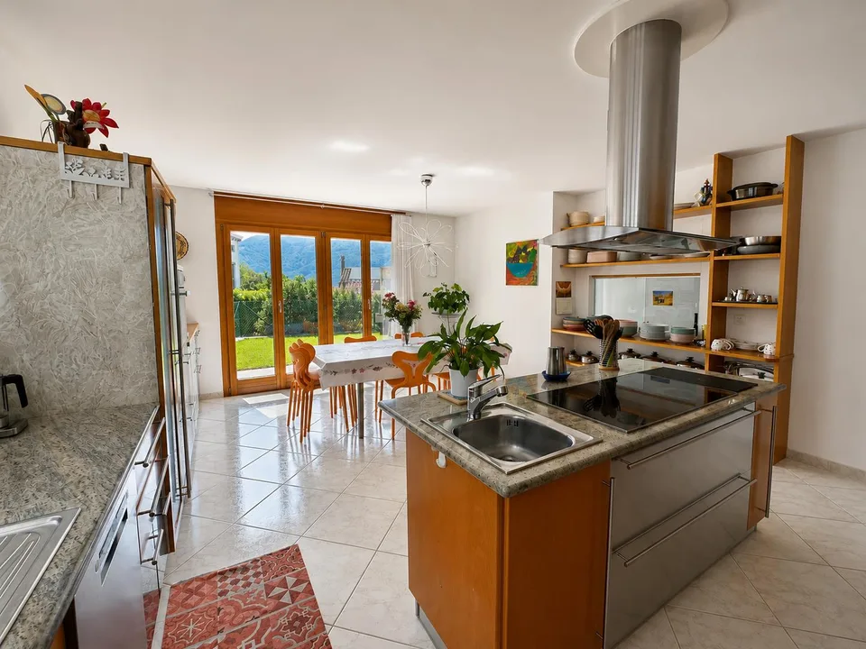 Ampia villa immersa nel verde a Vaglio – photo 8 of 17