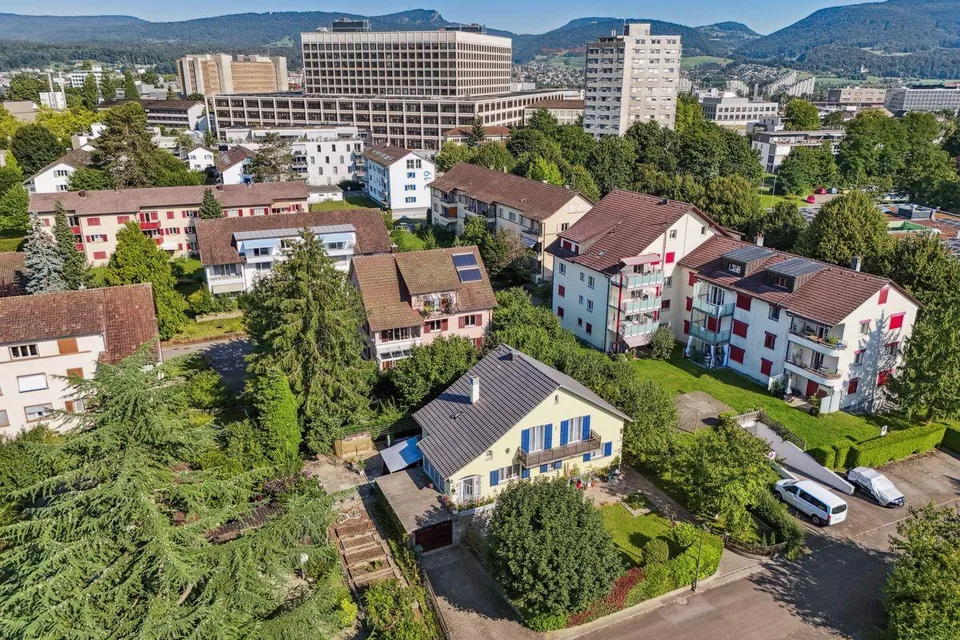 Paradiso familiare con serra e grande giardino – foto 3 di 9