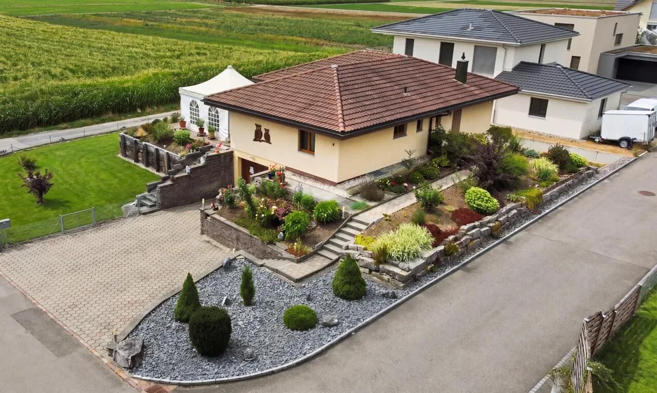 Ampia casa unifamiliare di 5 locali con grande terreno e vista panoramica – foto 2 di 11