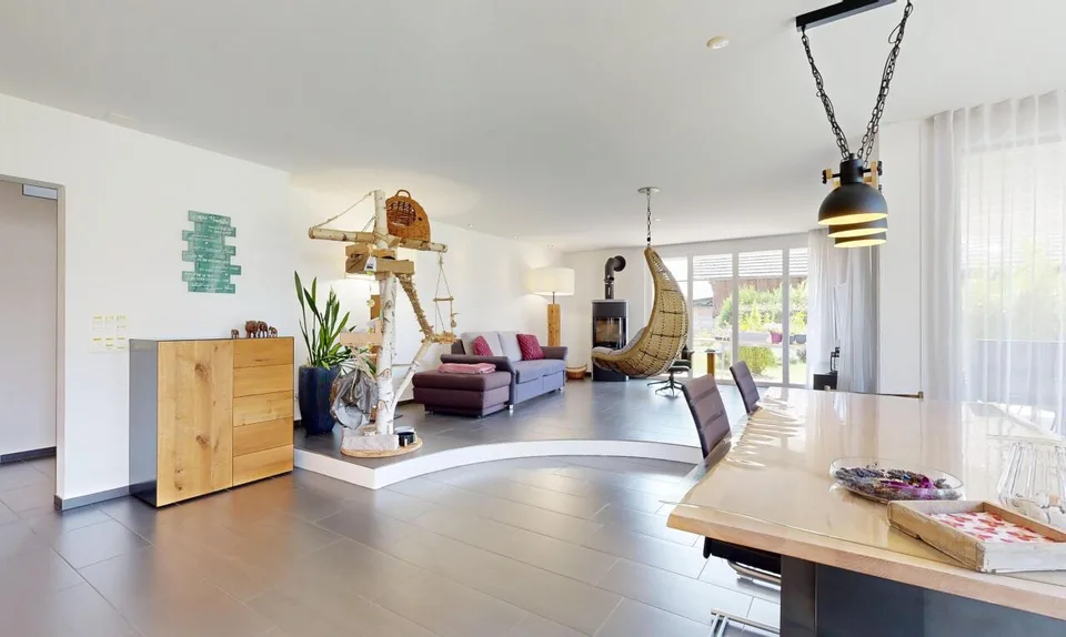 Top gepflegtes 7-Zimmer-EFH mit separatem Studio und grossem Umschwung – Foto 5 von 11