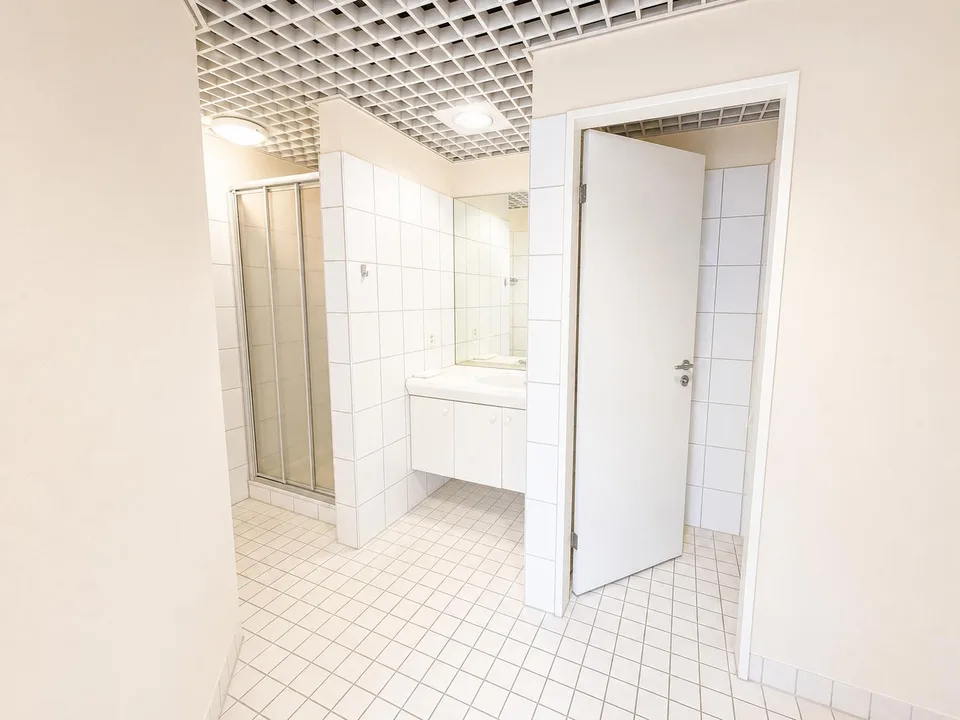 Attraktive Bürofläche mit Fitness-/Praxis-Ausbau in Rapperswil! – Foto 5 von 6