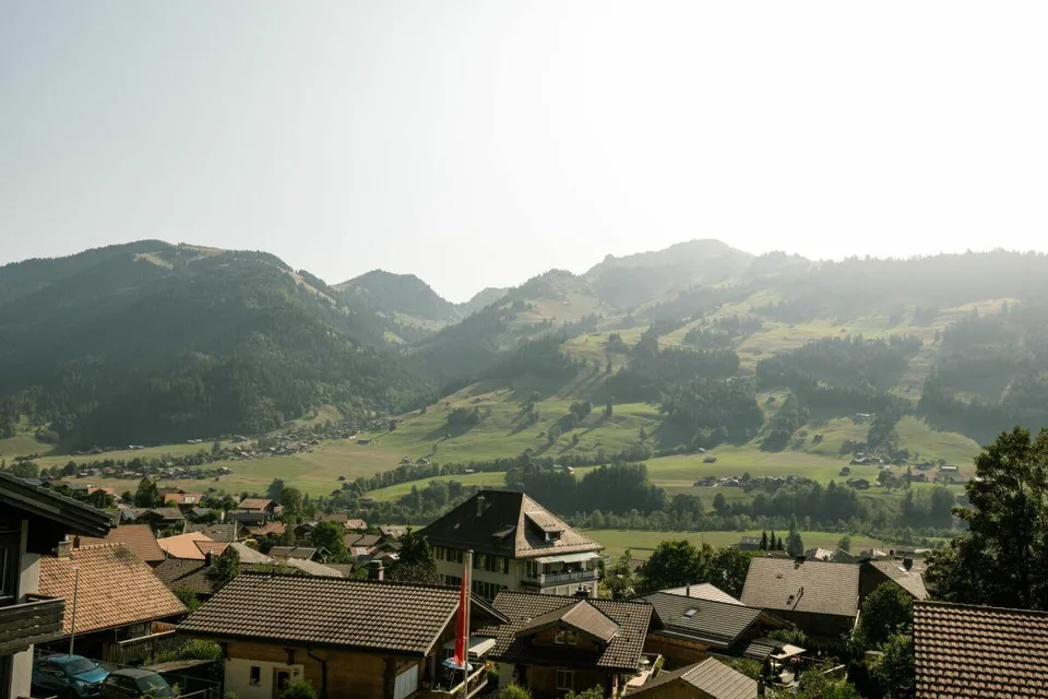 Moderne 4.5-Zimmer-Eigentumswohnung an sonniger Lage in Zweisimmen – Foto 30 von 30