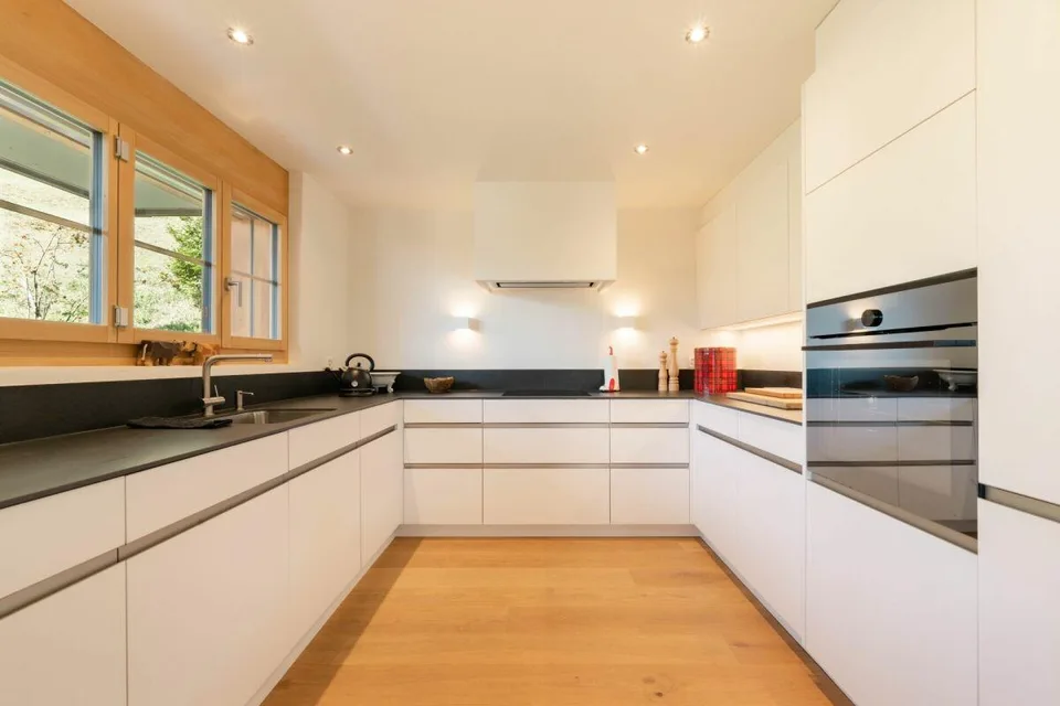 Moderne 4.5-Zimmer-Eigentumswohnung an sonniger Lage in Zweisimmen – Foto 10 von 30