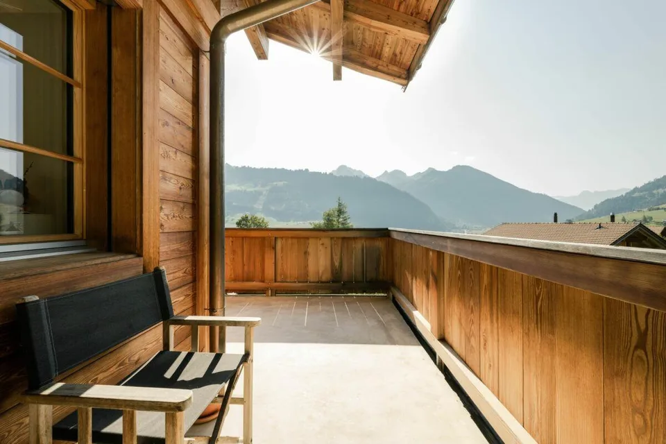 Moderne 4.5-Zimmer-Eigentumswohnung an sonniger Lage in Zweisimmen – Foto 8 von 30