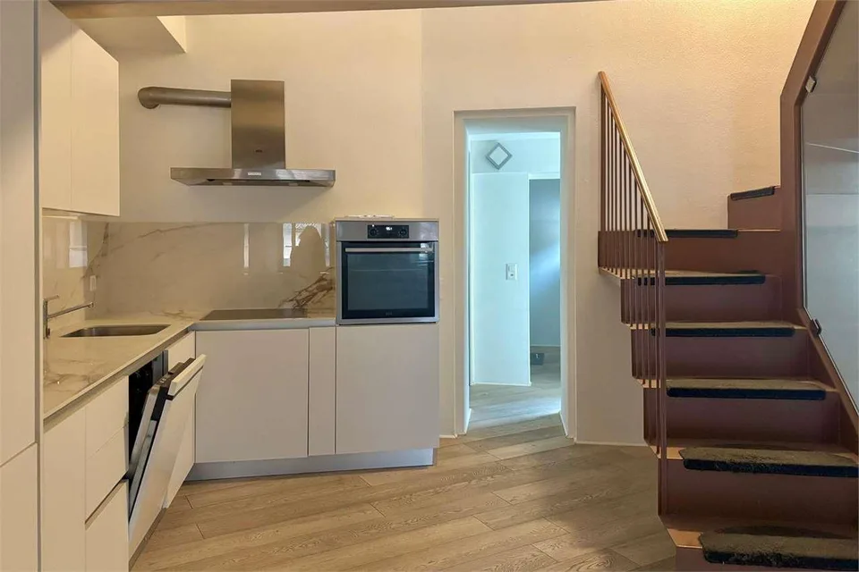 Elegante appartamento duplex ristrutturato – Foto 11 von 13