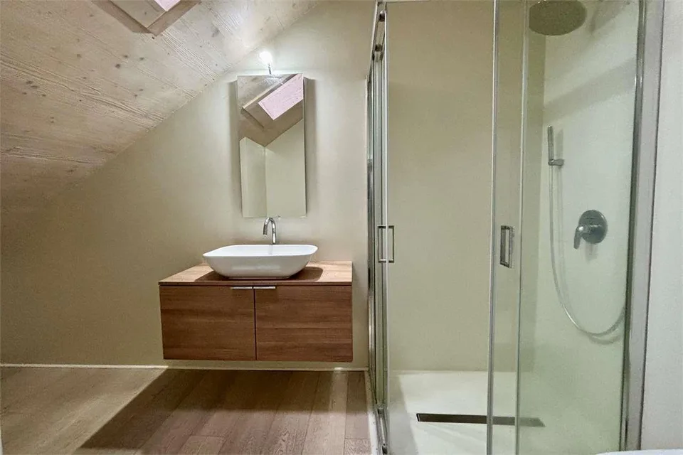 Elegante appartamento duplex ristrutturato – Foto 13 von 13