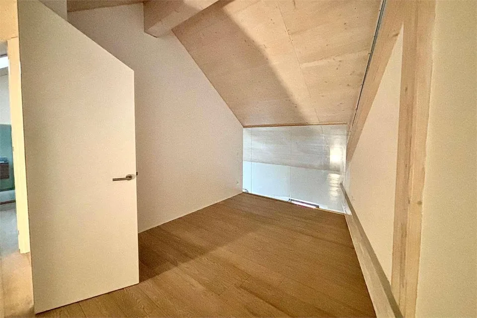 Elegante appartamento duplex ristrutturato – Foto 9 von 13