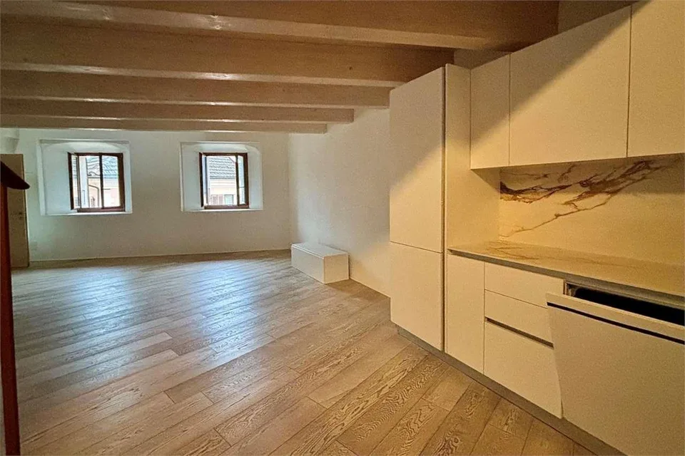 Elegante appartamento duplex ristrutturato – Foto 6 von 13