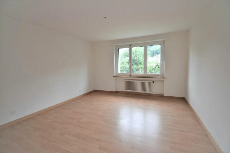 Schöne 4 Zimmer Familienwohnung nähe Supermarkt Coop