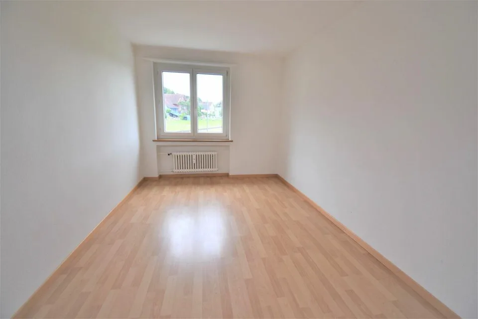 Schöne 4 Zimmer Familienwohnung nähe Supermarkt Coop