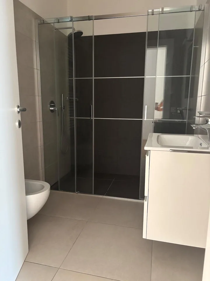 Ampio monolocale piano alto nel cuore di Paradiso – Foto 5 von 9