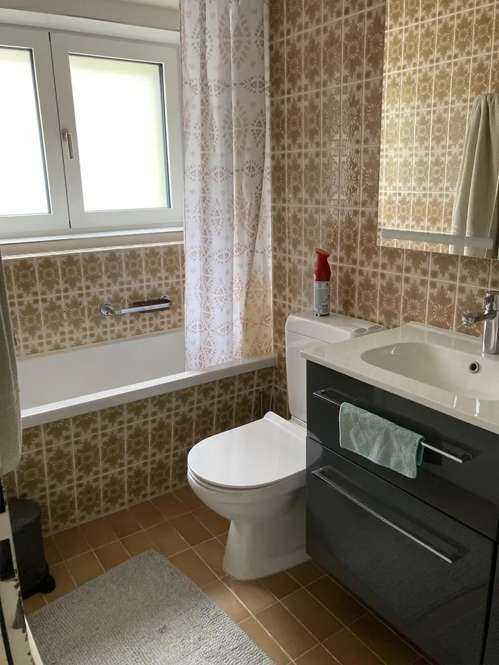 helle 4.5 Zimmerwohnung mit Balkon in Jenins – photo 8 sur 11