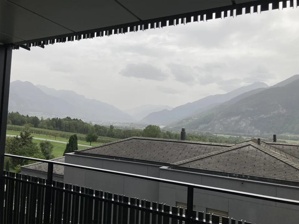 helle 4.5 Zimmerwohnung mit Balkon in Jenins – photo 4 sur 11