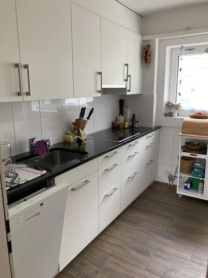 helle 4.5 Zimmerwohnung mit Balkon in Jenins – photo 2 sur 11