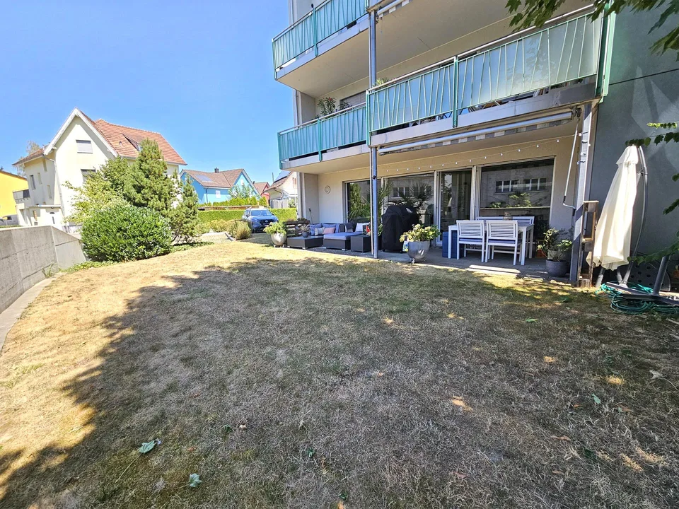 Wohnen mit grossem Sitzplatz an ruhiger Lage!