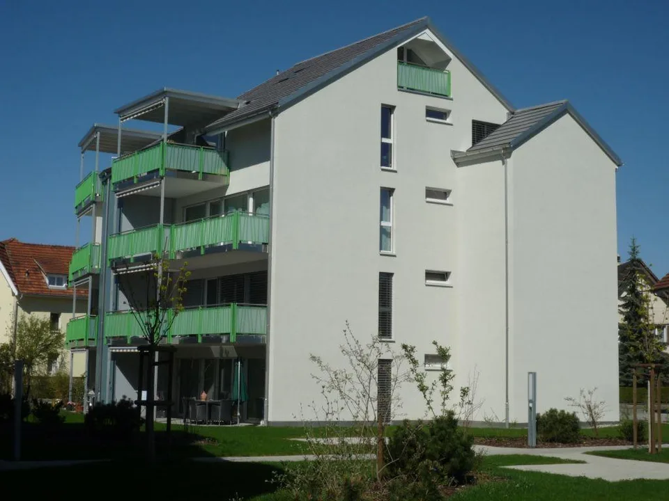 Wohnen mit grossem Sitzplatz an ruhiger Lage!