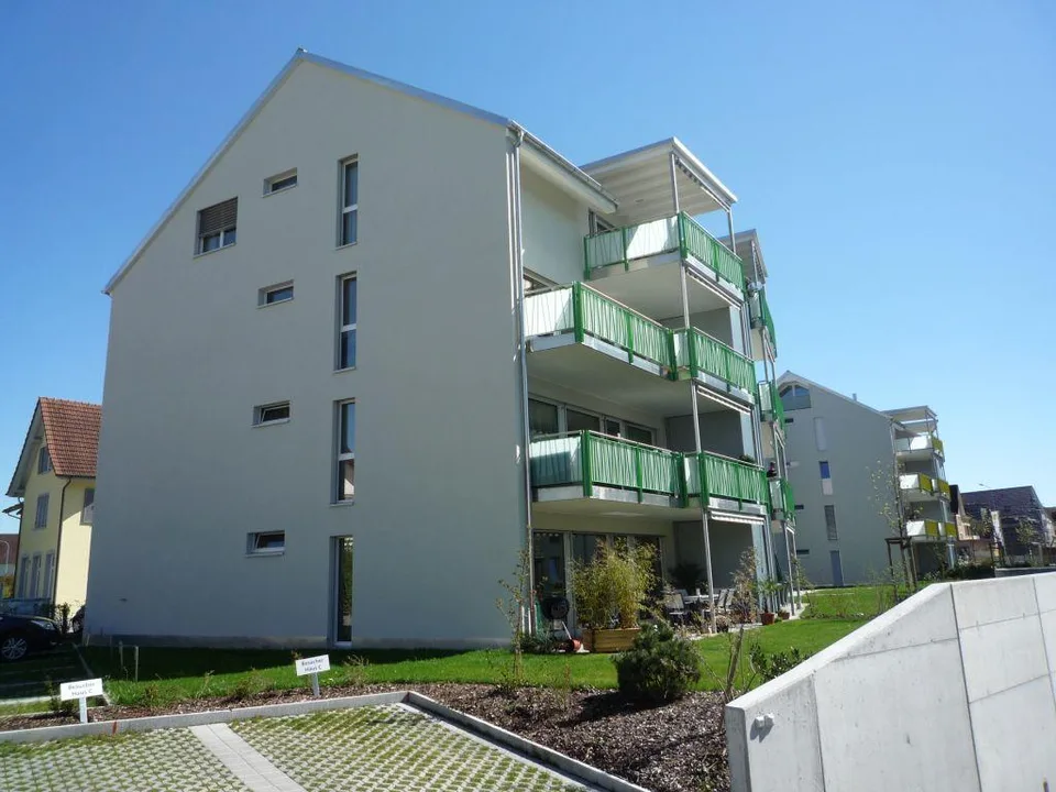 Wohnen mit grossem Sitzplatz an ruhiger Lage!
