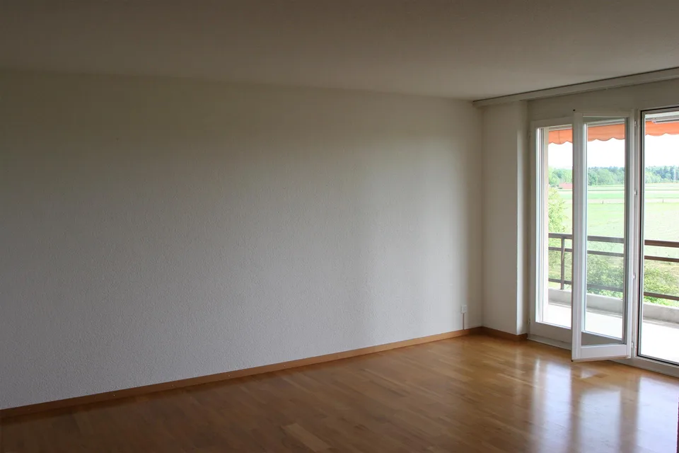 Schöne, helle 4.5 Zimmer Wohnung mit sonnigem Balkon