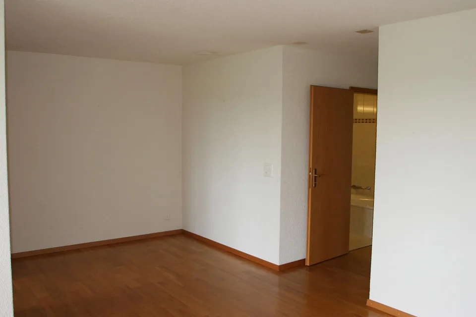 Schöne, helle 4.5 Zimmer Wohnung mit sonnigem Balkon