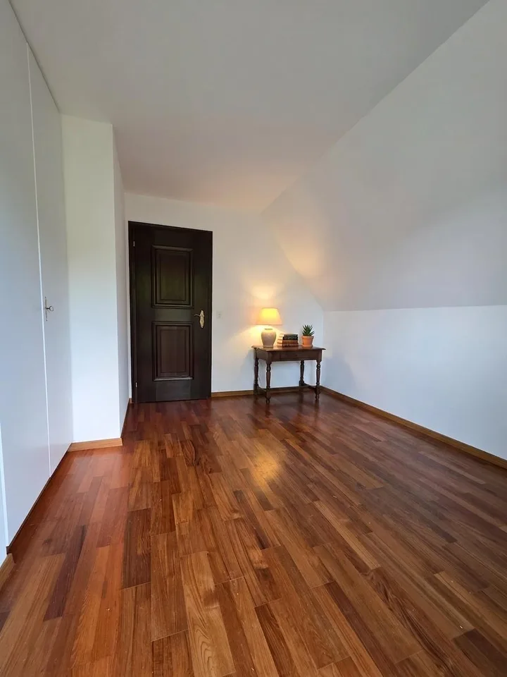 7 1/2 Zimmer-Landhaus mit über 1'000 m2 Grundstück und Erweiterungspotenzial – Foto 17 von 20