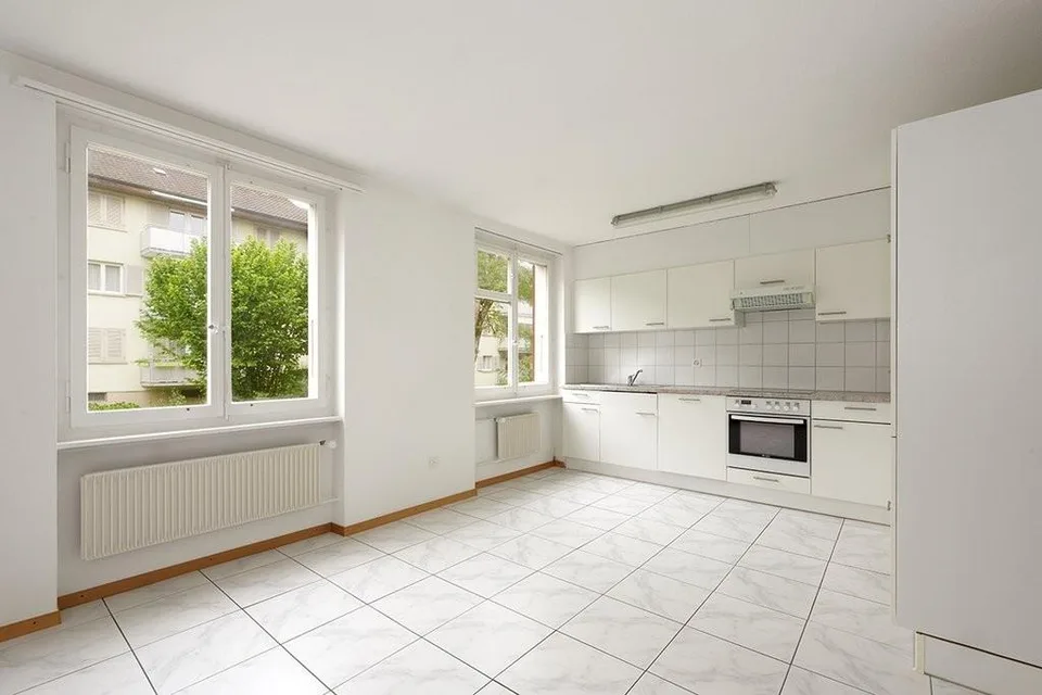 Teilsanierte 1-Zimmer Dachwohnung mit Charme – Foto 2 von 10