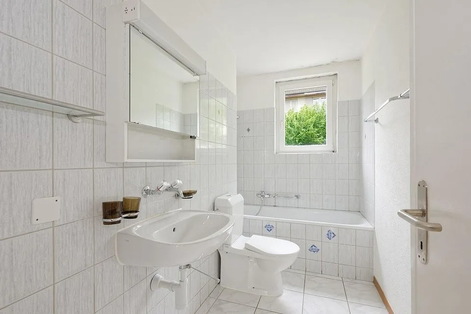 Teilsanierte 2-Zimmer Wohnung mit Charme – Foto 4 von 11
