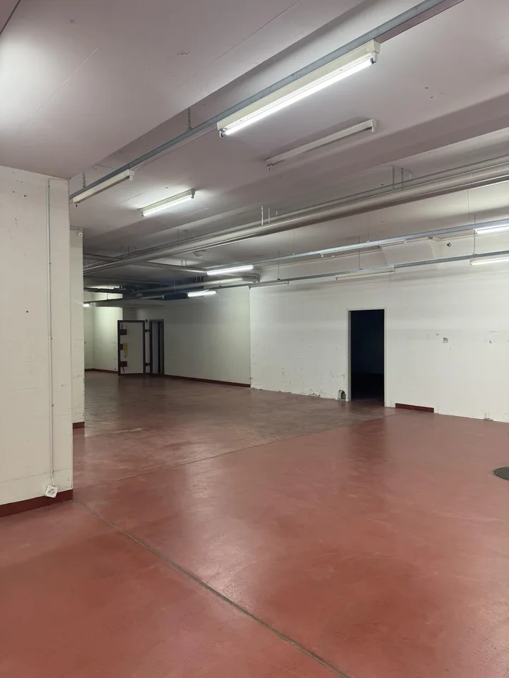 Grosszügige Lagerflächen an strategischer Lage – foto 2 di 11