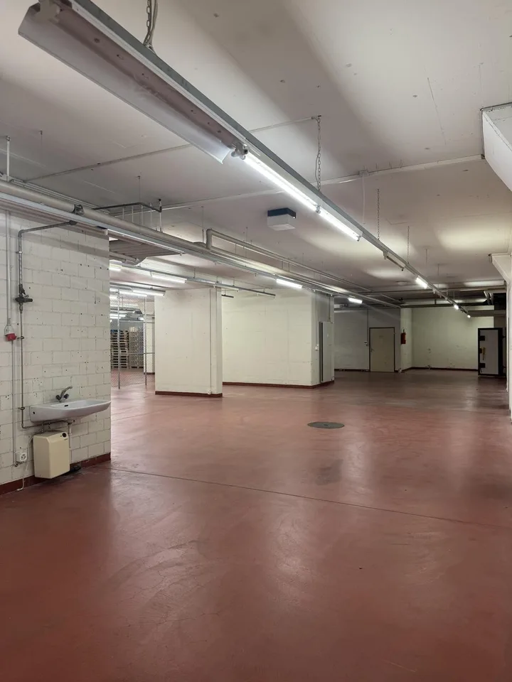 Grosszügige Lagerflächen an strategischer Lage – foto 3 di 11