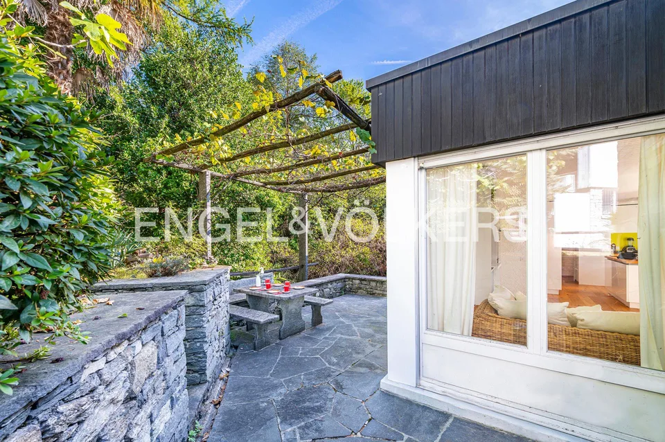 Mansarda con vista lago, terrazza e giardino privato (6) – foto 2 di 10