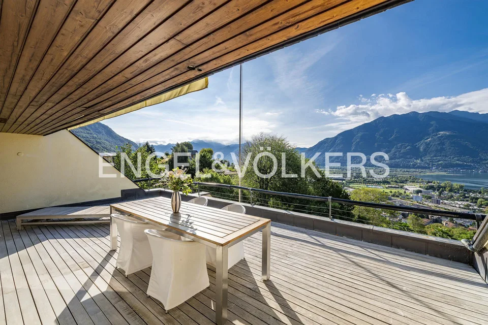 Mansarda con vista lago, terrazza e giardino privato (6) – foto 6 di 10